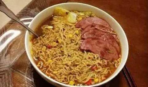 明星小朋友吃泡面,明星小朋友的美食冒险记