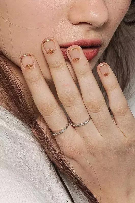 女明星涂指甲油,女明星们的魅力指甲油大揭秘